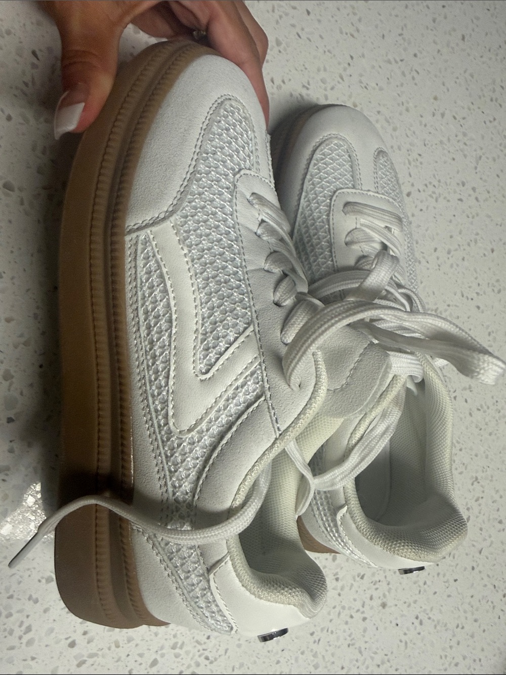 Steve Madden Kids White Mesh & Leather-Trim Sneakers used 2x